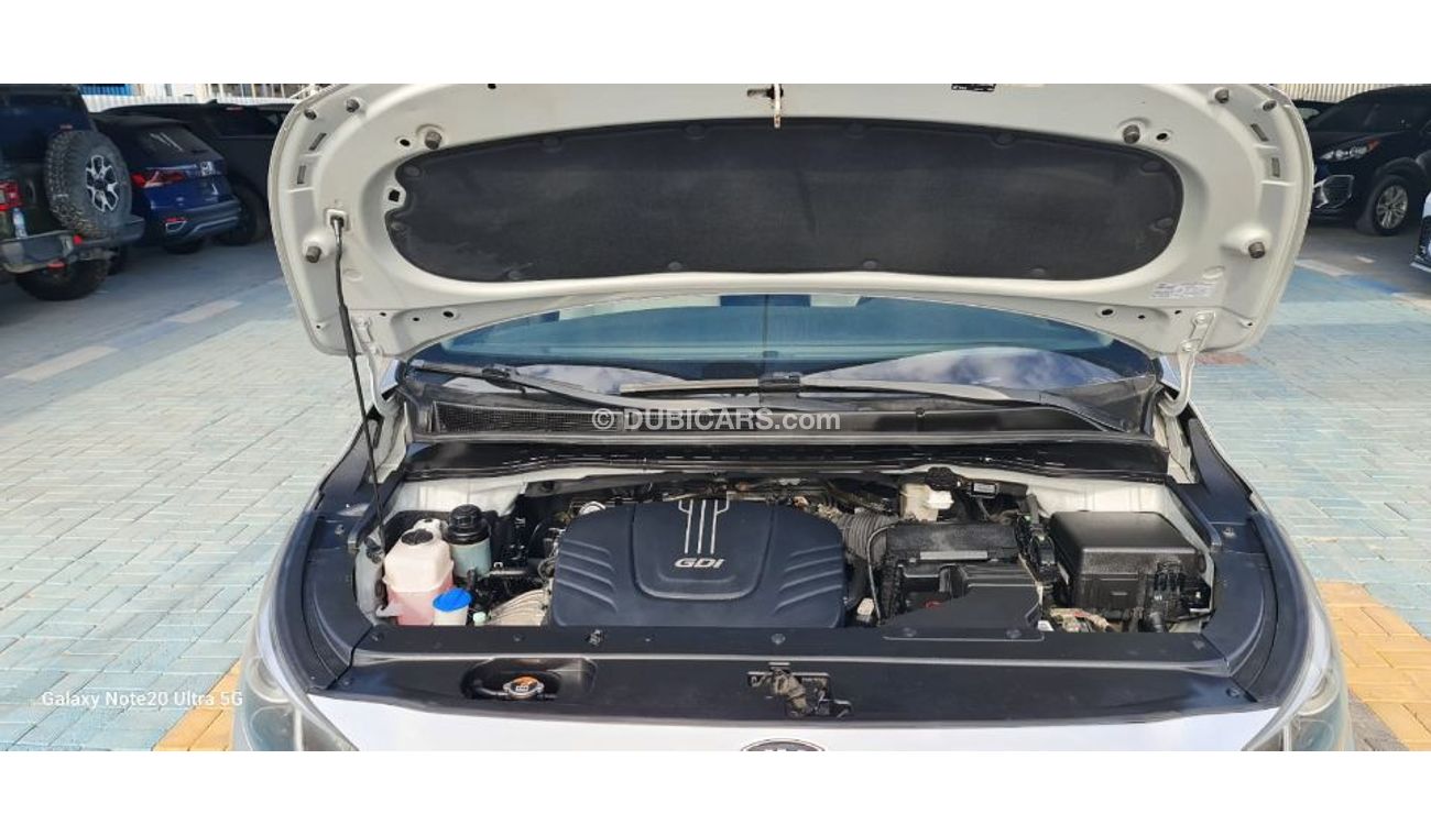 Kia Sedona Car is very good and clean