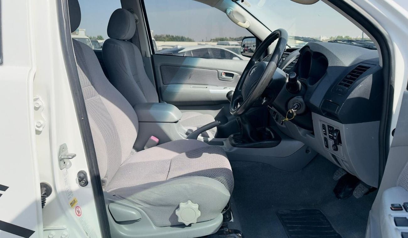 Toyota Hilux PREMIUM BULL BAR | RHD | 2010 | 3.0L DIESEL ENGINE | MANUAL TRANSMISSION | LATEST SPORTS BAR