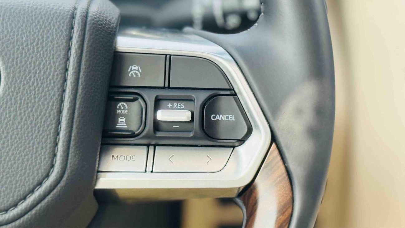 Toyota Land Cruiser VXR BLACK ISNDIE BIEGE 2026