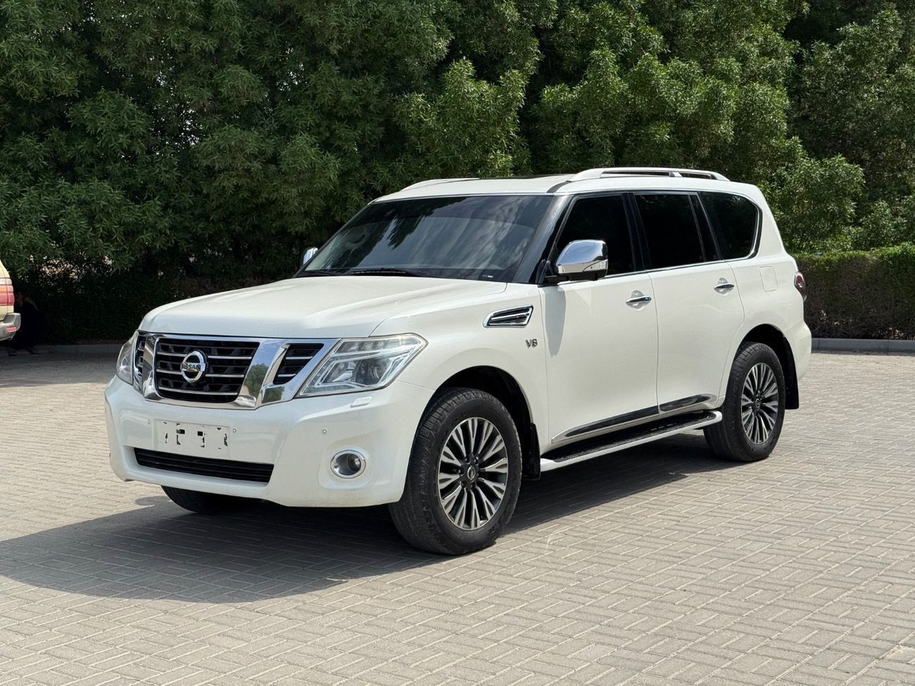 Nissan Patrol LE Platinum 5.6L نيسان باترول ٢٠١٥ بلاتينيوم ٥ كاميرات