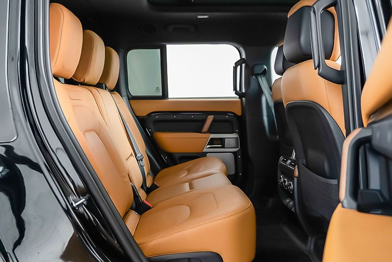 لاند روفر ديفندر 130 HSE P400