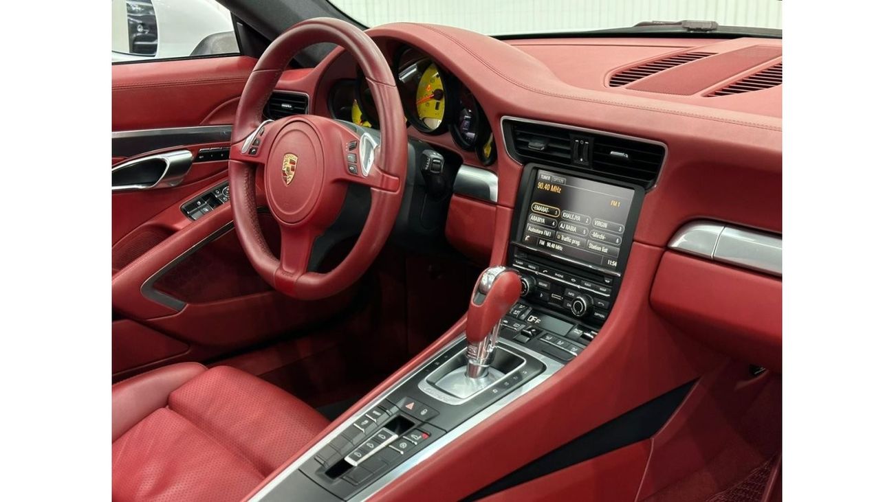 Porsche 911 2015 Porsche 911 Carrera 4, Service History, Low Kilometers, GCC Specs