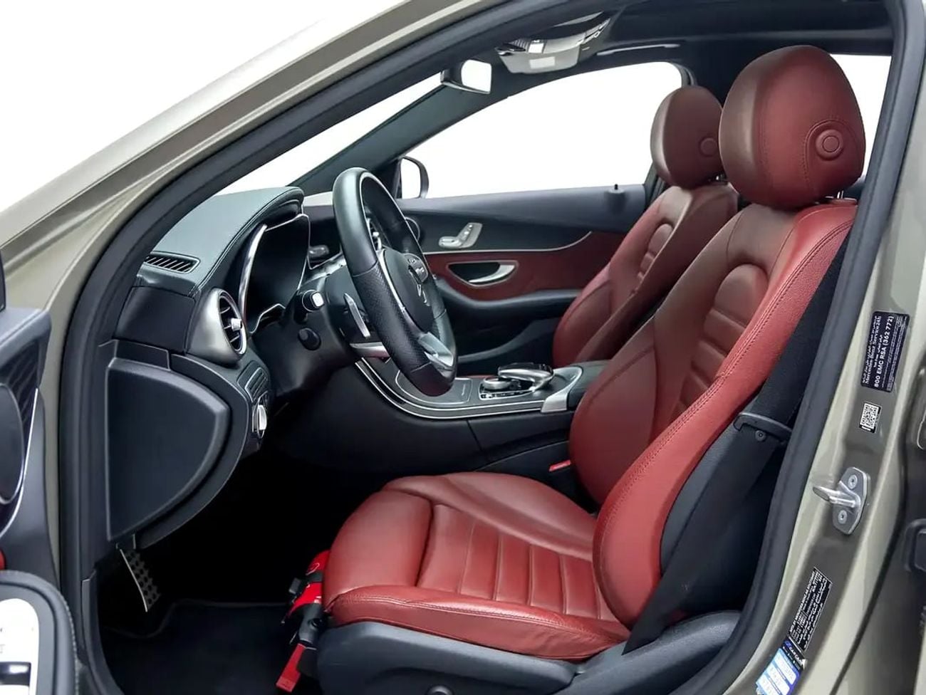 Mercedes Benz C200 C200 | GCC Specification | Silver Exterior | Luxury Sedan