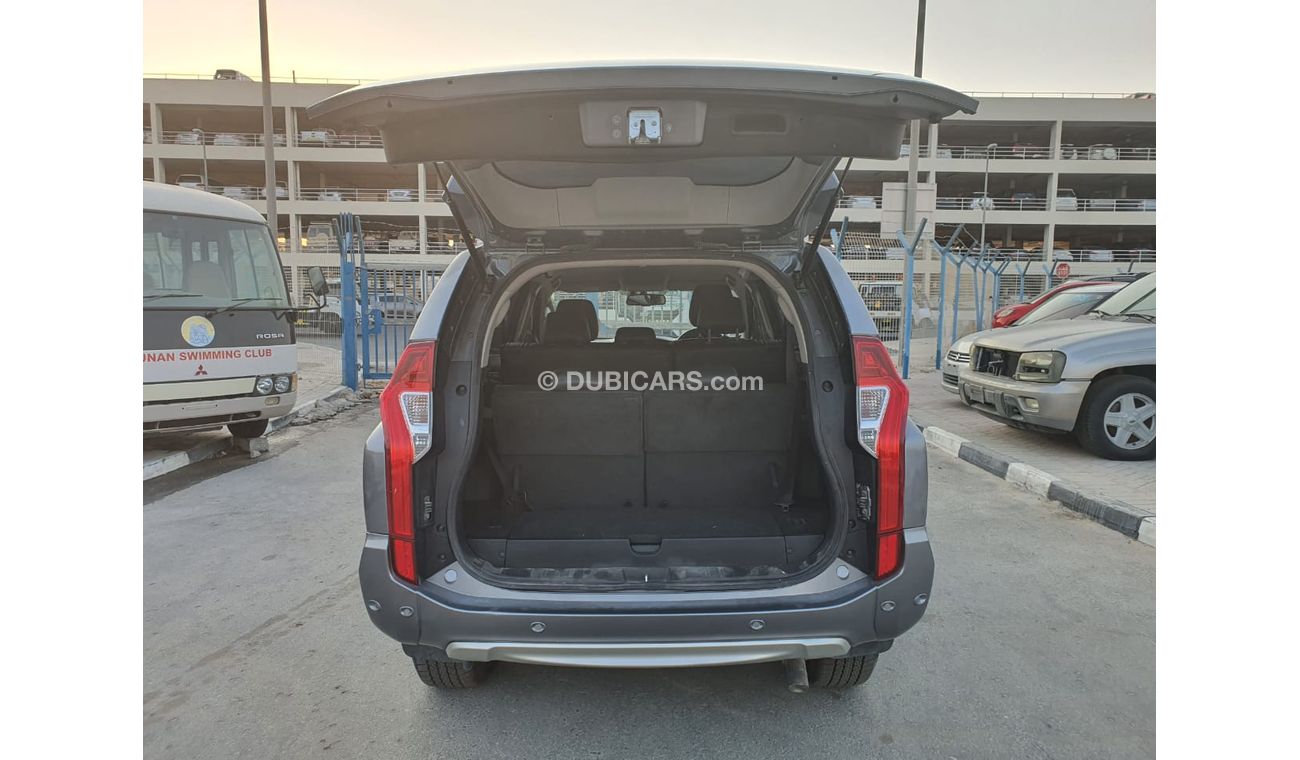 Mitsubishi Pajero DIESEL 2.4 L RIGHT HAND DRIVE FULL OPTIONS