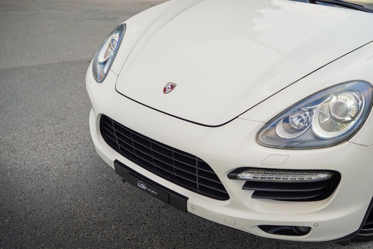 Porsche Cayenne Turbo 4.8L (500 HP)