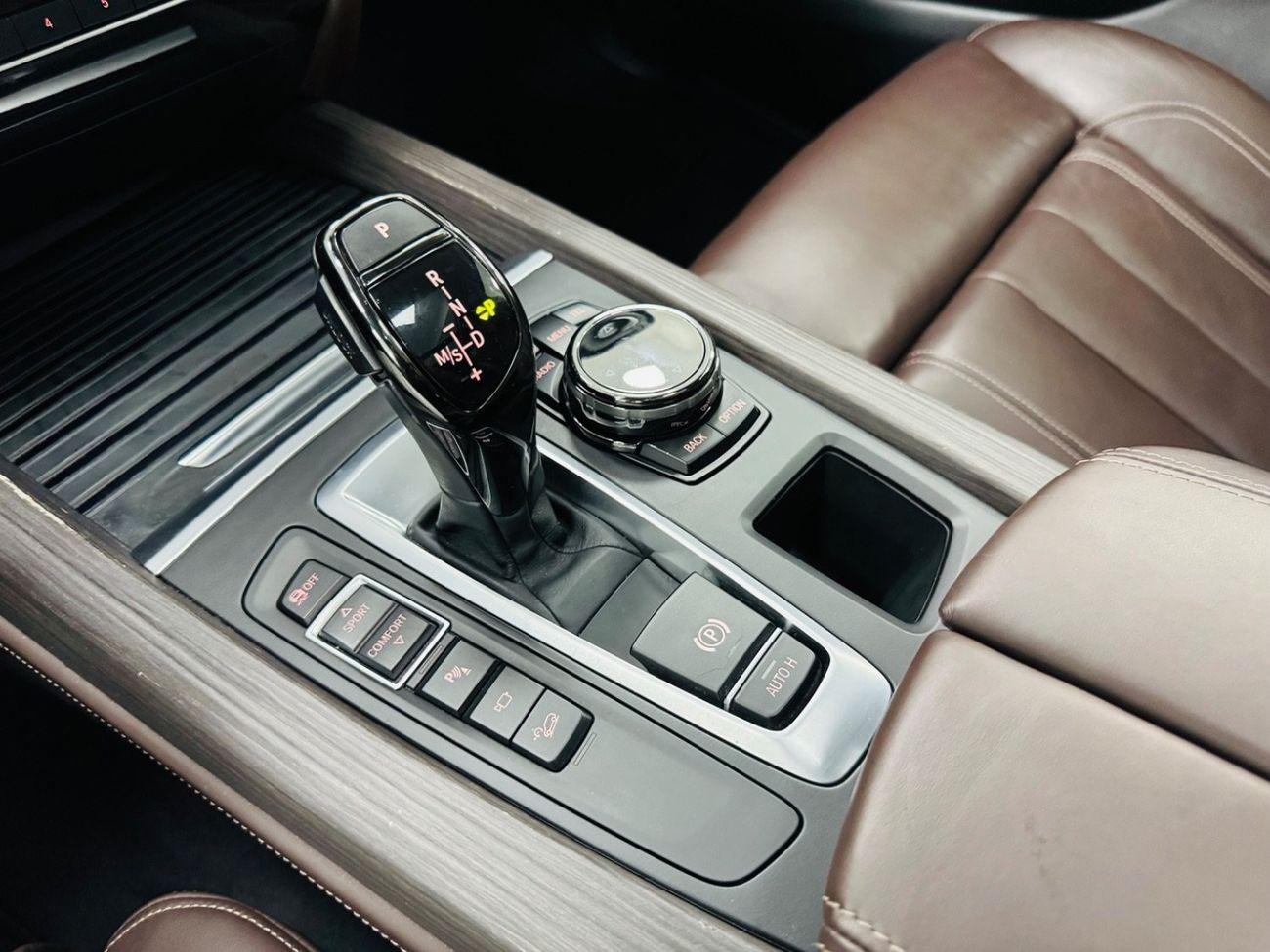 BMW X5 50i Exclusive GCC .. V8 .. FSH .. Perfect Condition ..