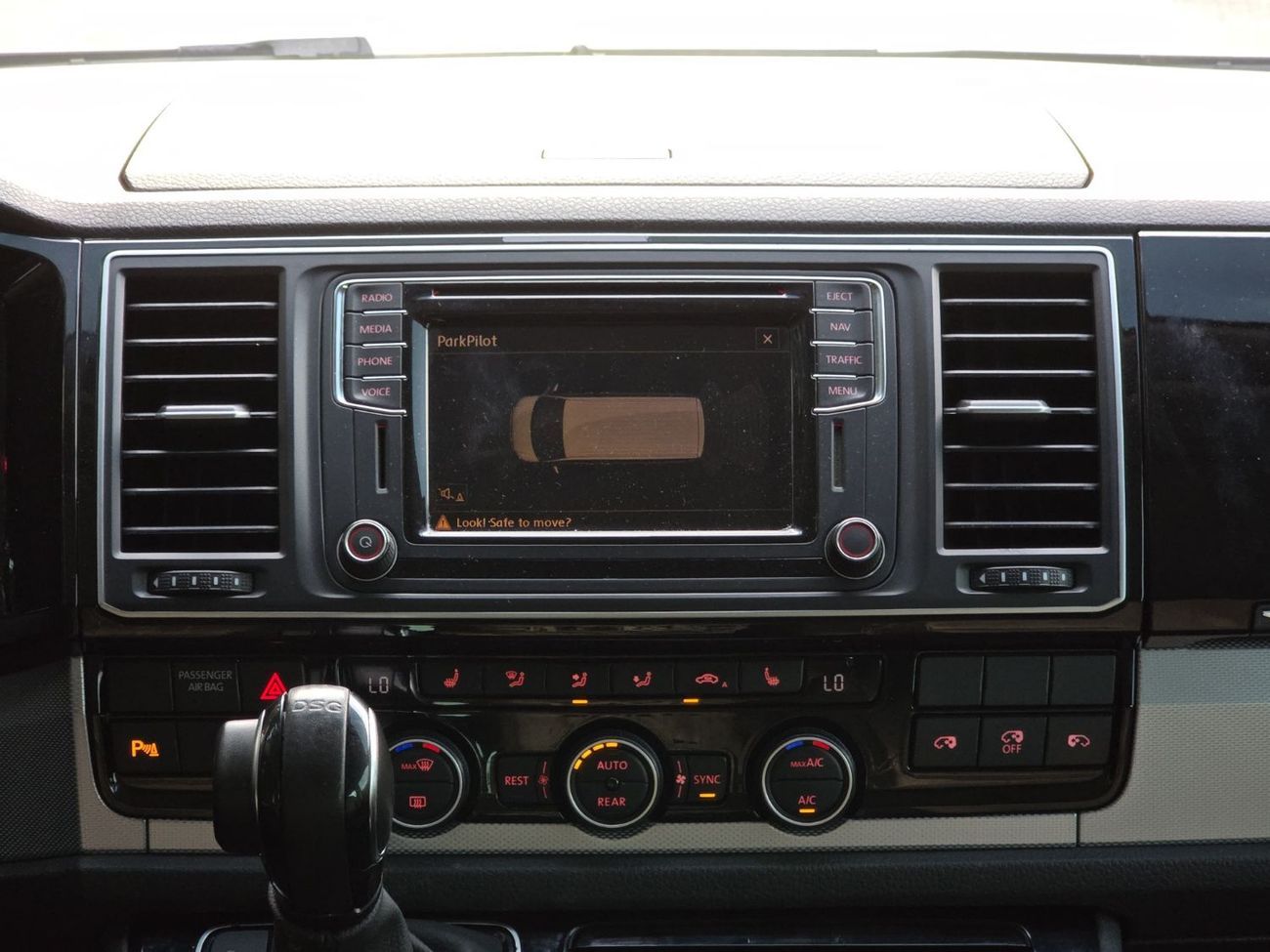 Volkswagen Multivan Hihgline 2.0L MULTIVAN HIGHLINE 2016 GCC FULL OPITION // PERFECT CONDITION