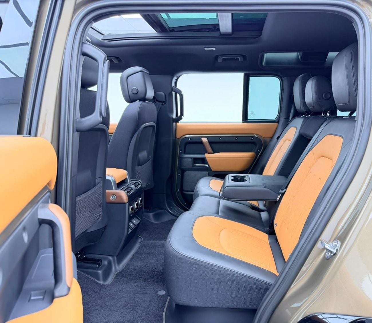 Land Rover Defender 2023 Land Rover Defender 110 X P400, 2028 Land Rover Warranty + Service Contract, FSH, GCC