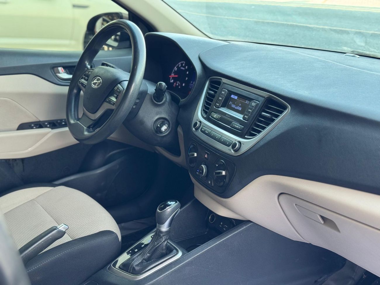 هيونداي أكسنت GL 1.6L (123 HP) GL 1.6L V4 / REAR SENSORS / REAR AC / IN PERFECT CONDITION / ECO CAR