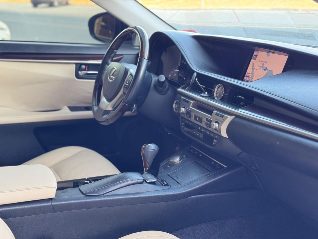 Lexus ES350 Platinum 3.5L V6 / قابل للتصدير لسوريا /  FULL OPTION / PARKING SENSORS / BLIND SPOTS / IN PERFECT C