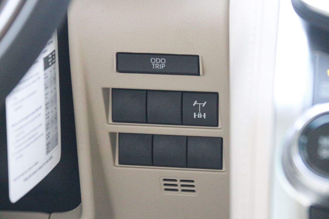 Toyota Land Cruiser GXR 3.5L Toyota Land Cruiser GXR | 3.5L Turbo | No Radar | Best Export price