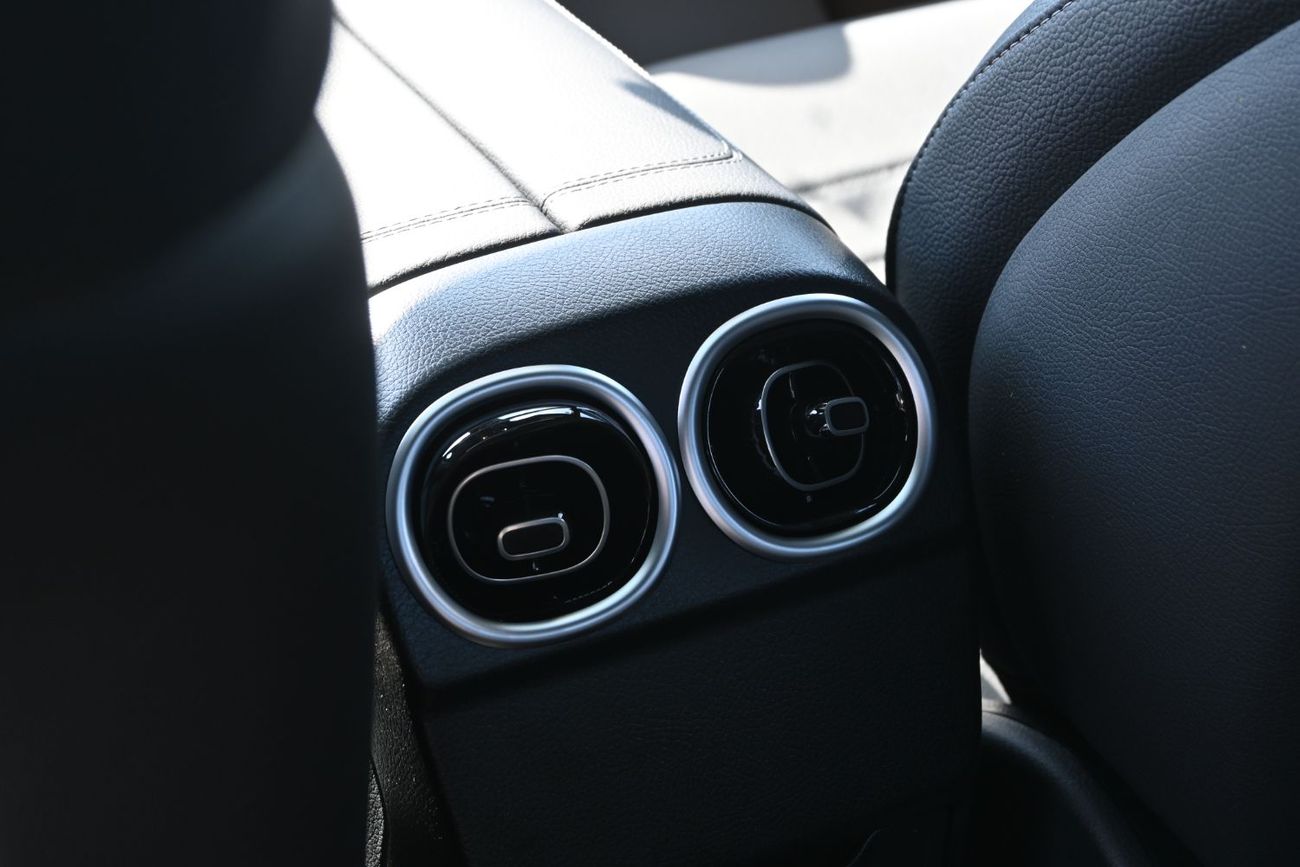 Mercedes-Benz C 200 L Mercedes-Benz C200L Full 1.5L, Petrol AT, Model 2025 Color White