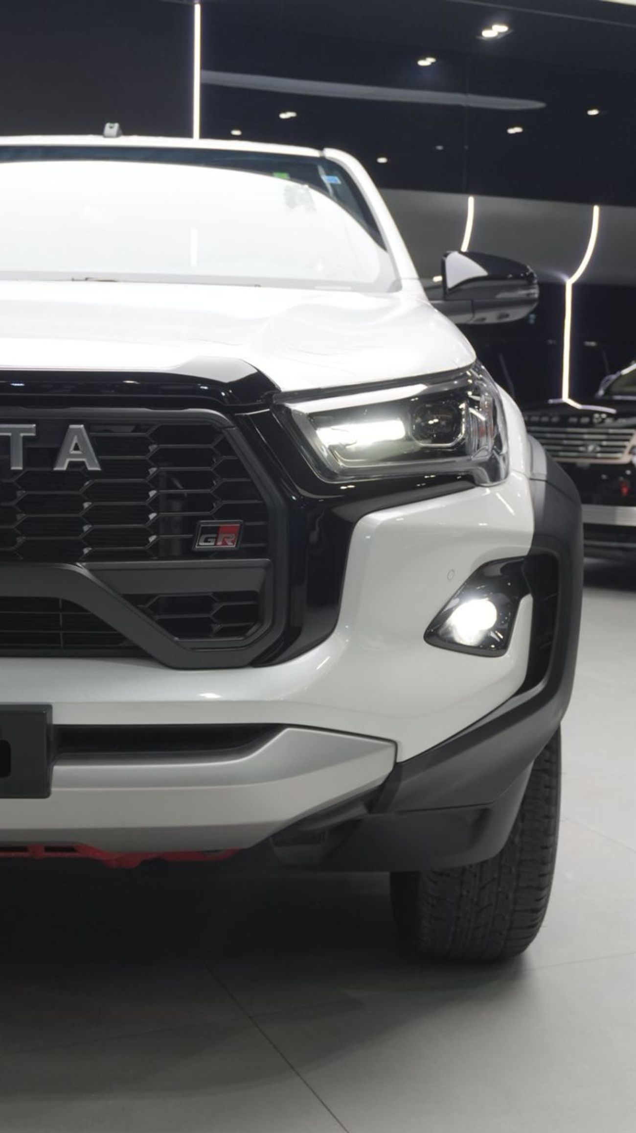 Toyota Hilux GR Sport 4.0L Hilux GR Sport - Saudi Specs 4.0L - 2025