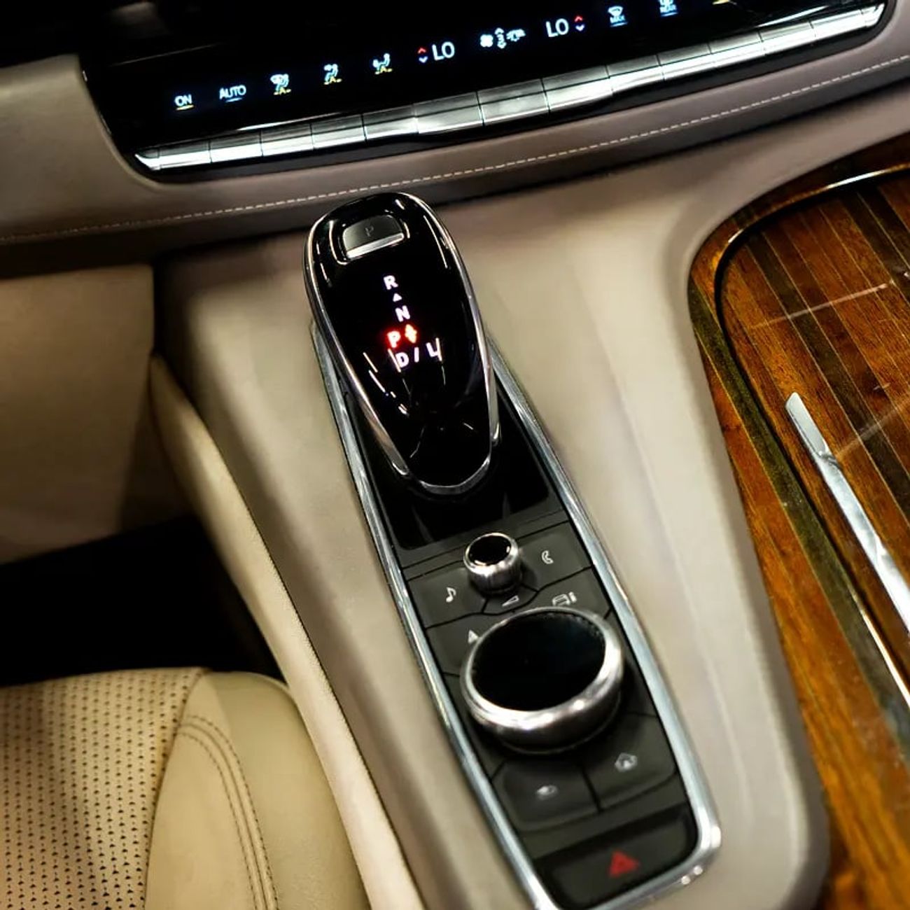 كاديلاك إسكالاد Premium Luxury Platinum 6.2L AWD