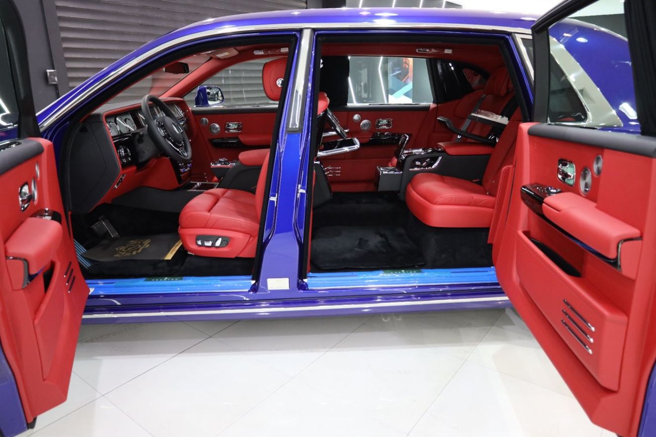 Rolls-Royce Phantom EWB 6.8L 2024 Phantom EWB, BRAND NEW,Bespoke Audio,Rear Entertainment,Rear Curtains,Dealer Warranty 