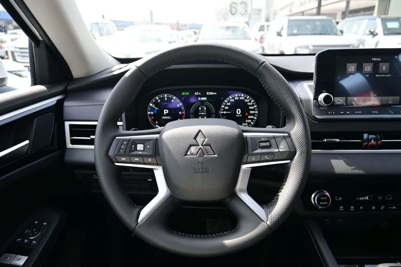 Mitsubishi Outlander Mitsubishi Outlander Hi-Line Plus 2.5L Petrol 4WD, Model 2025, Color White