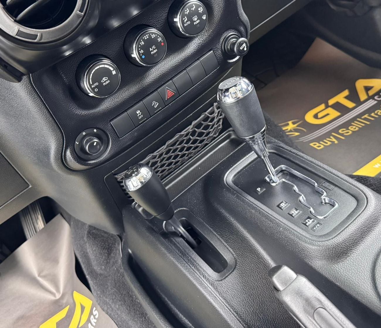 Jeep Wrangler Willys Wheeler 3.6L A/T (2 Door) 2017 Jeep Wrangler Willys Wheeler, Full Service History, Excellent