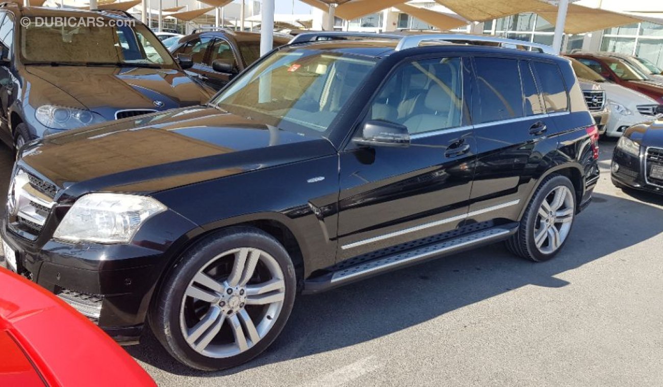 Mercedes-Benz GLK 300 2011 gulf specs Full options panorama roof