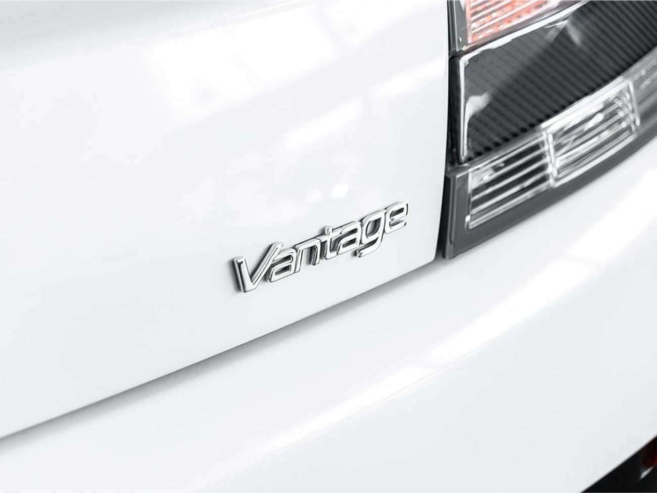 أستون مارتن فانتيج V8 4.7L