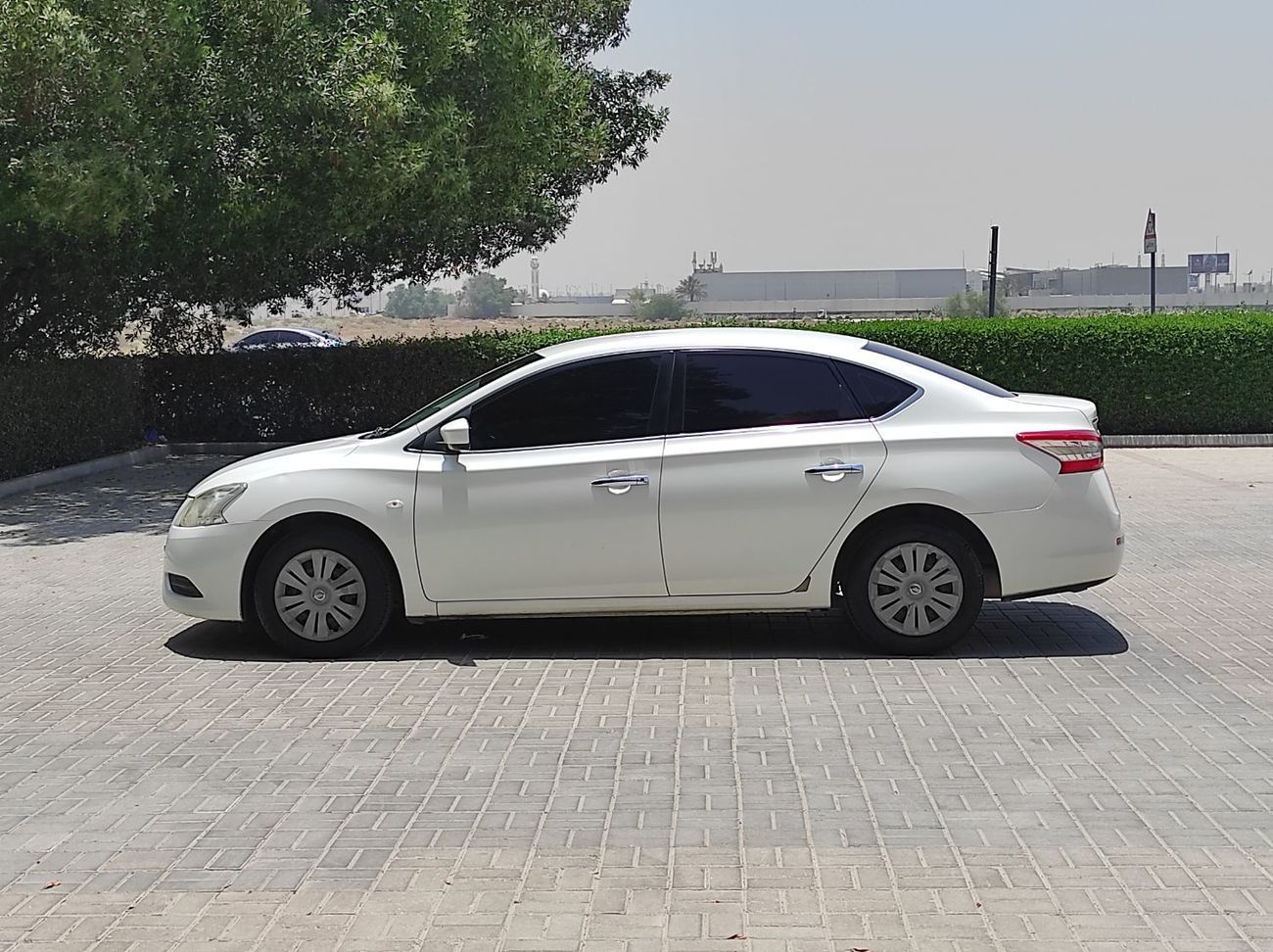 Nissan Sentra SV 1.8L Nissan Sentra 2016 Gcc V4 full automatic fast owner clean car