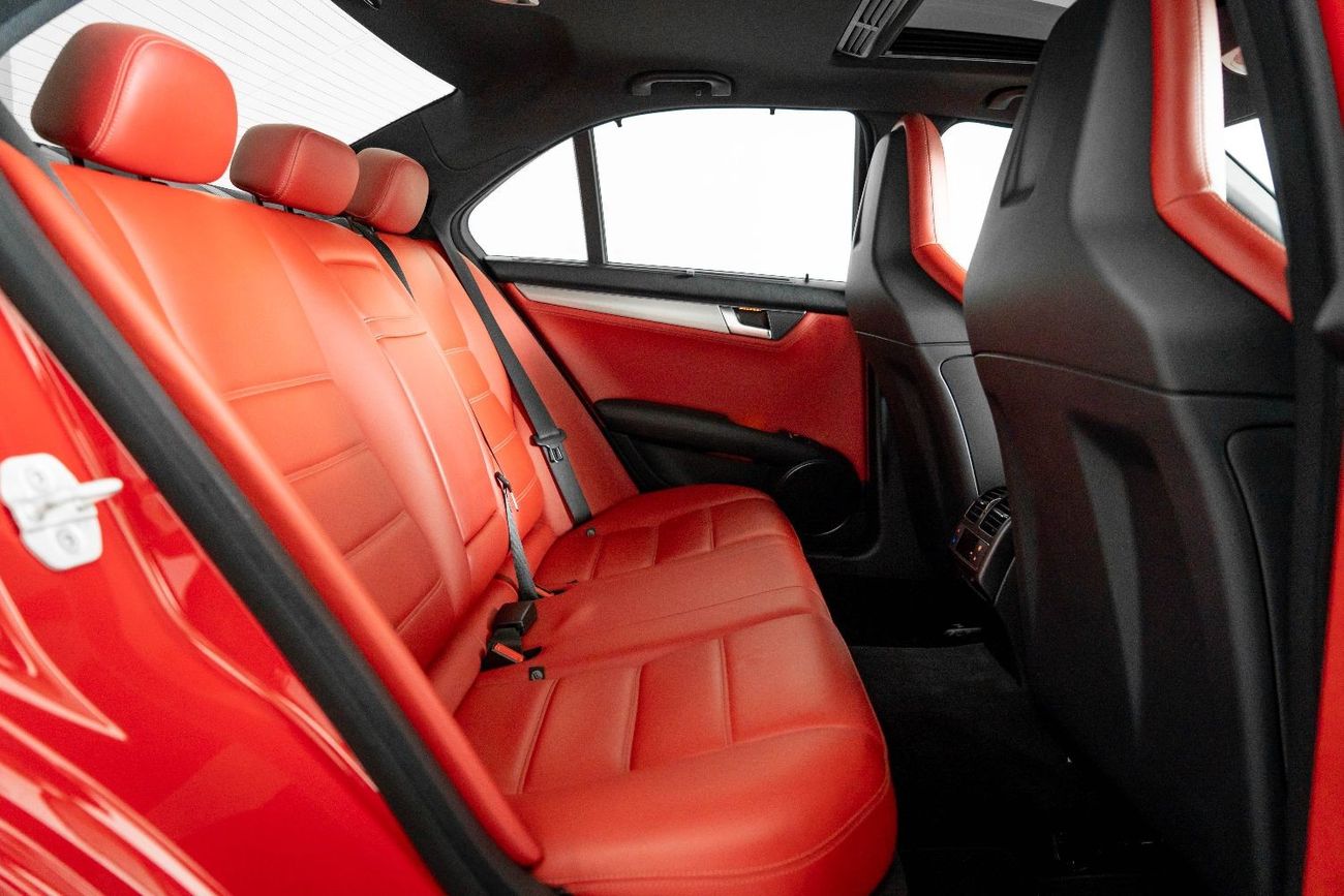 Mercedes-Benz C 63 AMG Std 2013 Mercedes-Benz C63 AMG Performance Pack / Full-Service History