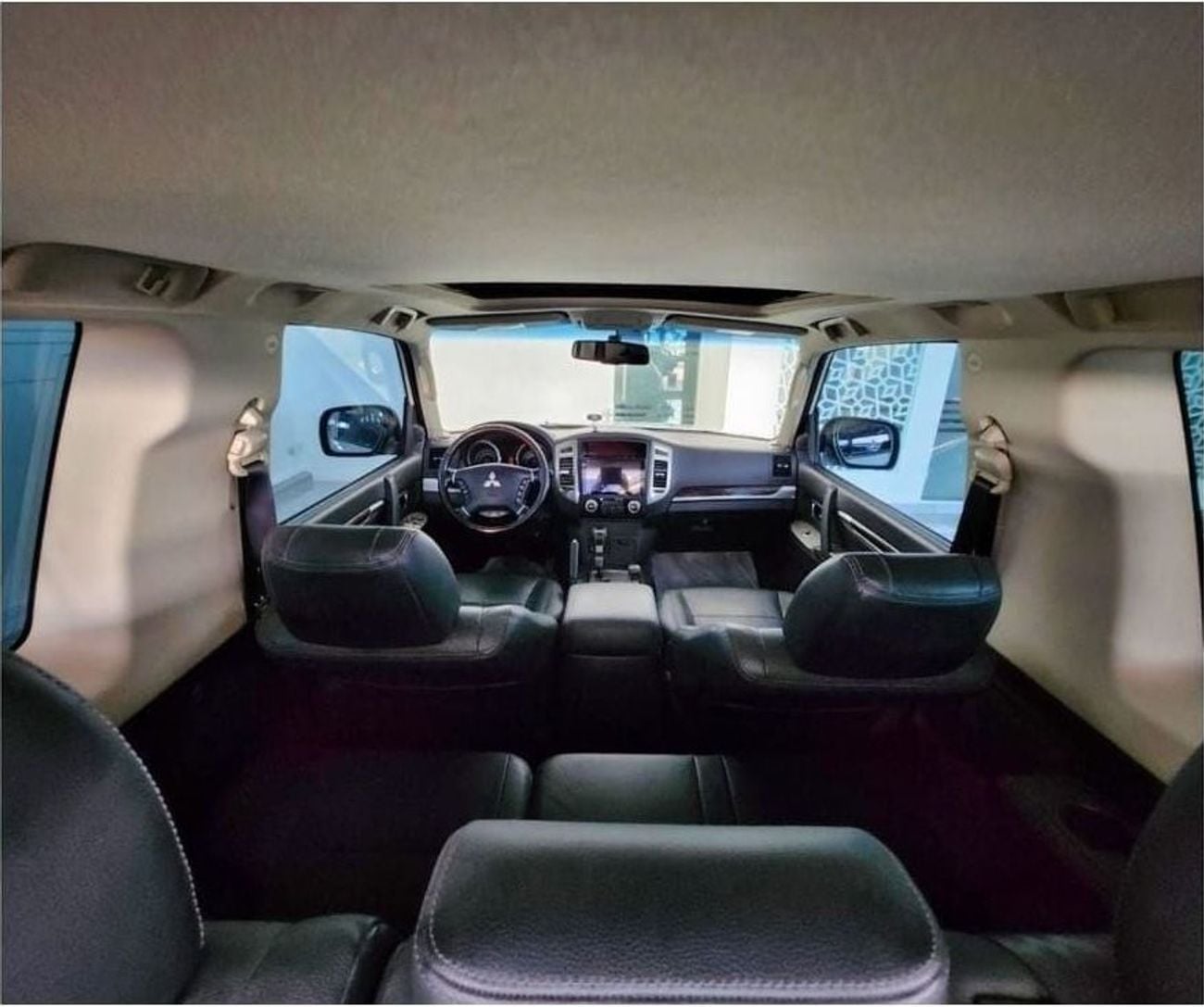 Mitsubishi Pajero PLATINUM 3.8L-6CYL 2DR - FULL OPTION FULLY SERVICE. Al Habtoor Motors