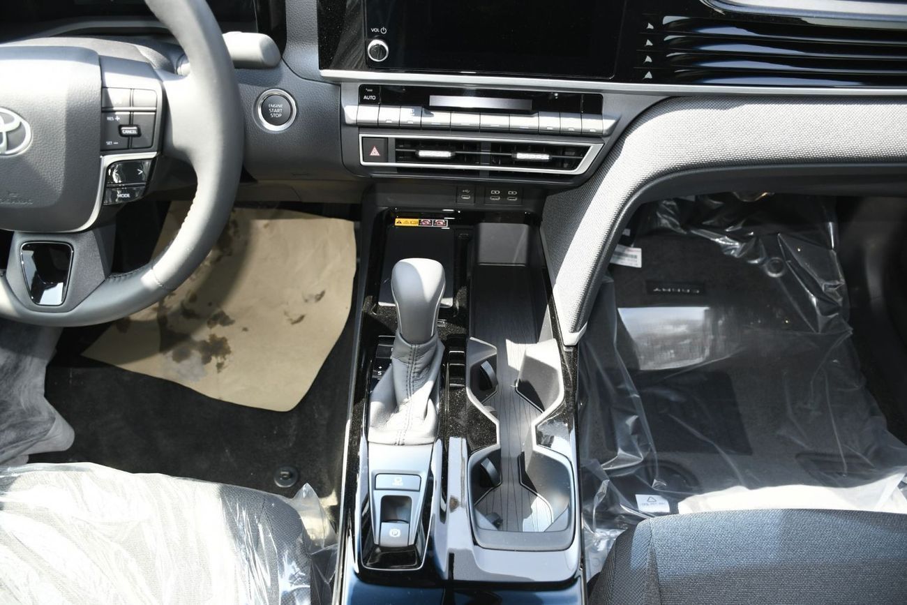 Toyota Camry LE 2.5L with Wireless Charger ( Ready Stock )