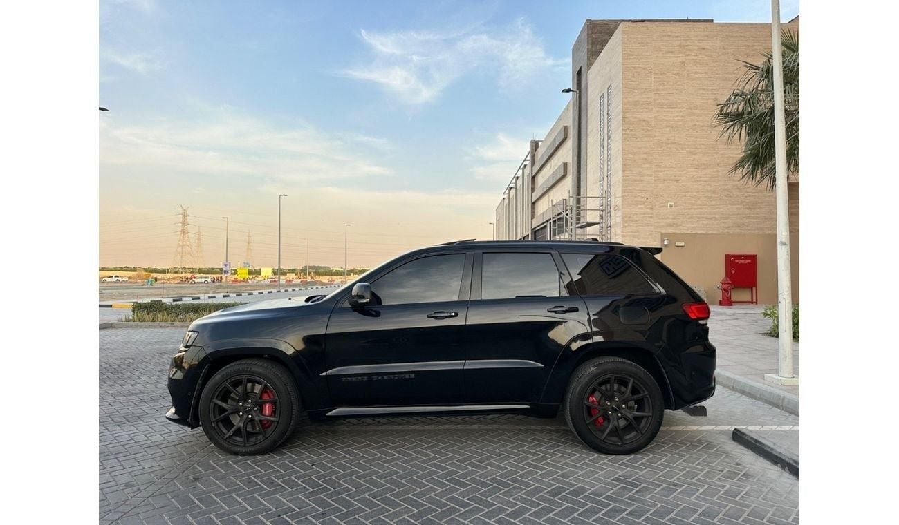 Jeep Grand Cherokee SRT 6.4L - 2020 - V8 - HEMI - 475 HP - GCC Specs - Perfect Condition
