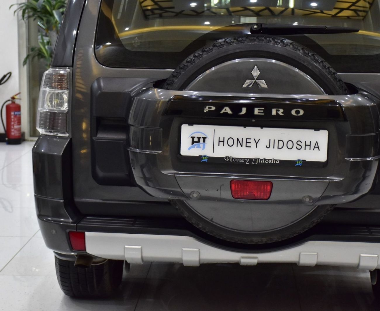 ميتسوبيشي باجيرو EXCELLENT DEAL for our Mitsubishi Pajero GLS ( 2013 Model ) in Grey Color GCC Specs