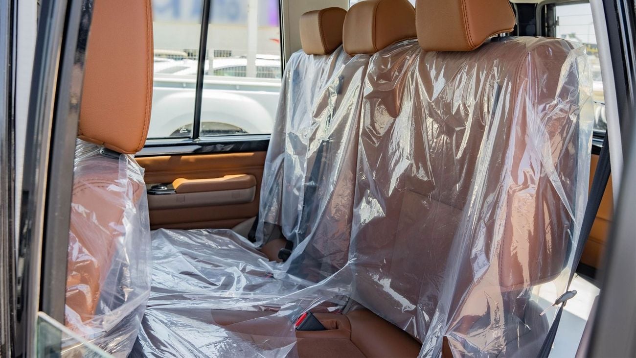 تويوتا لاند كروزر 70 2026 Toyota Land Cruiser LC76 4.0L AT Petrol Full Option (Black)