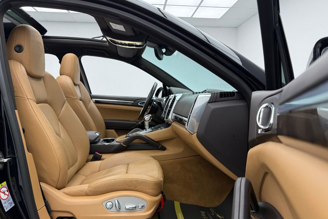 Porsche Cayenne S 3.0L 2015 Porsche Cayenne S, Full Porsche Service History, Very Low Kms, GCC