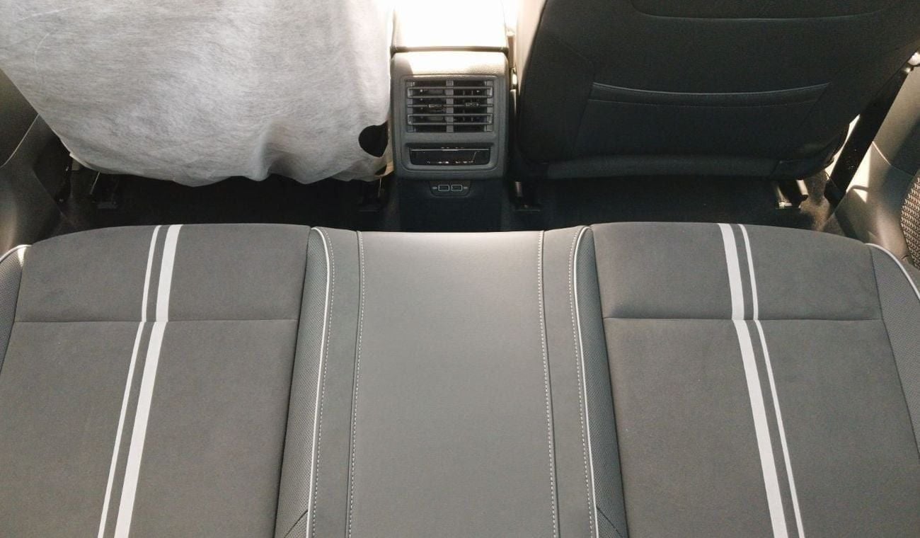 Volkswagen Golf Volkswagen Golf R Line 1.4L TSi Petrol 2024YM | Export Price