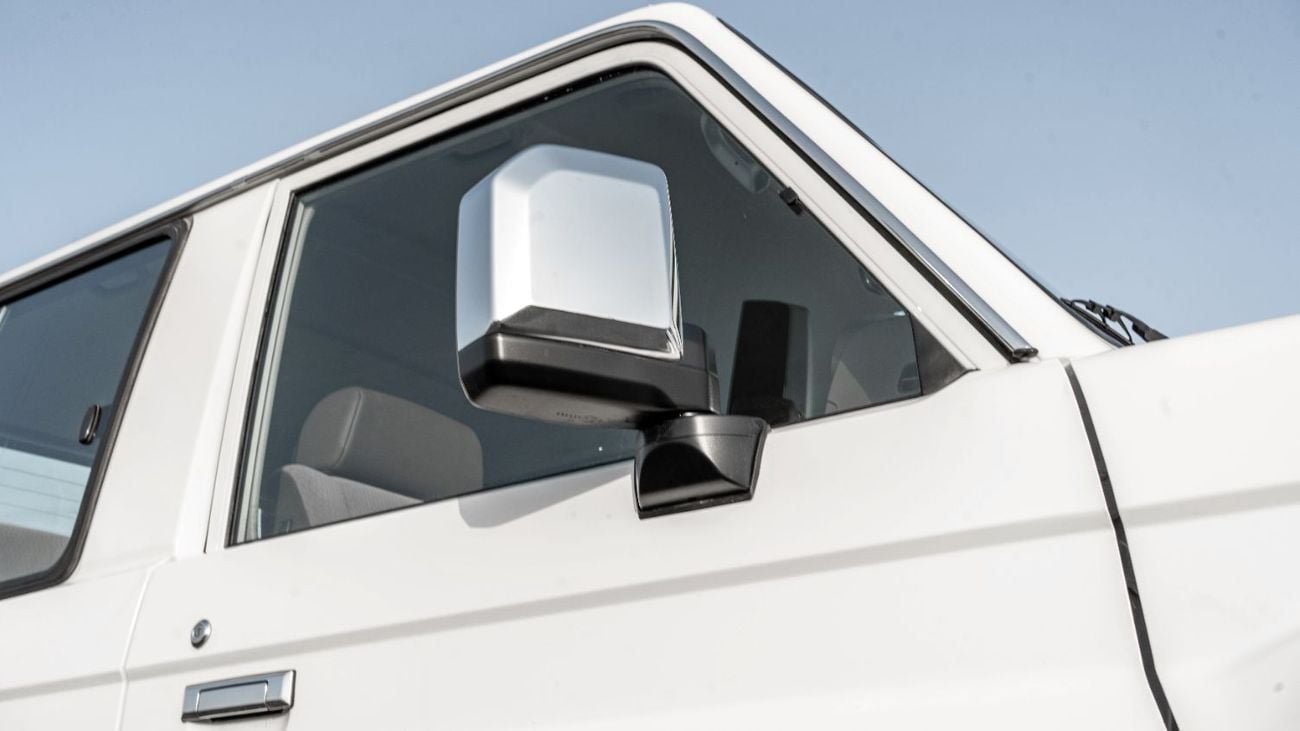 تويوتا لاند كروزر 70 LC76 HT VXR 2025 Toyota Land Cruiser LC71 4.0L AT Petrol (White-Beige) Mid Option
