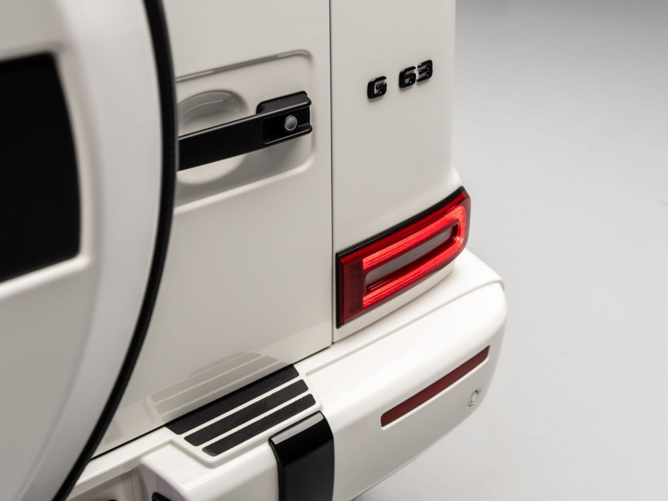 Mercedes Benz G63 AMG Std 4.0L SUMMER STARTS NOW | EXCLUSIVE DEAL BY BLACKLINE, Mercedes Warranty + Service, Low KM's,