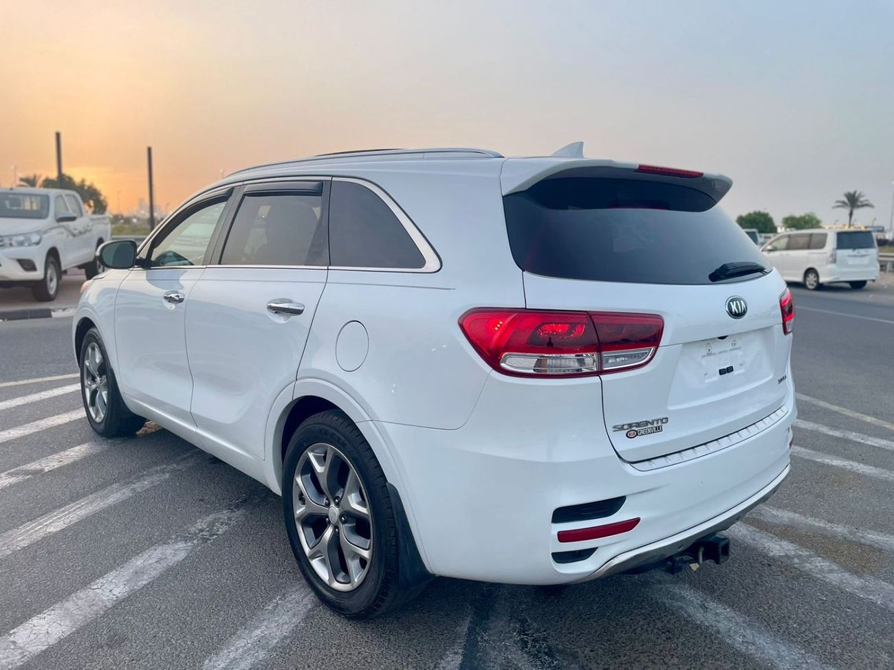 كيا سورينتو 2016 Kia Sorento SX Edition Full Option Panorama View - 3.3L V6 - 7 Seater With Radar - 98,000 Milea