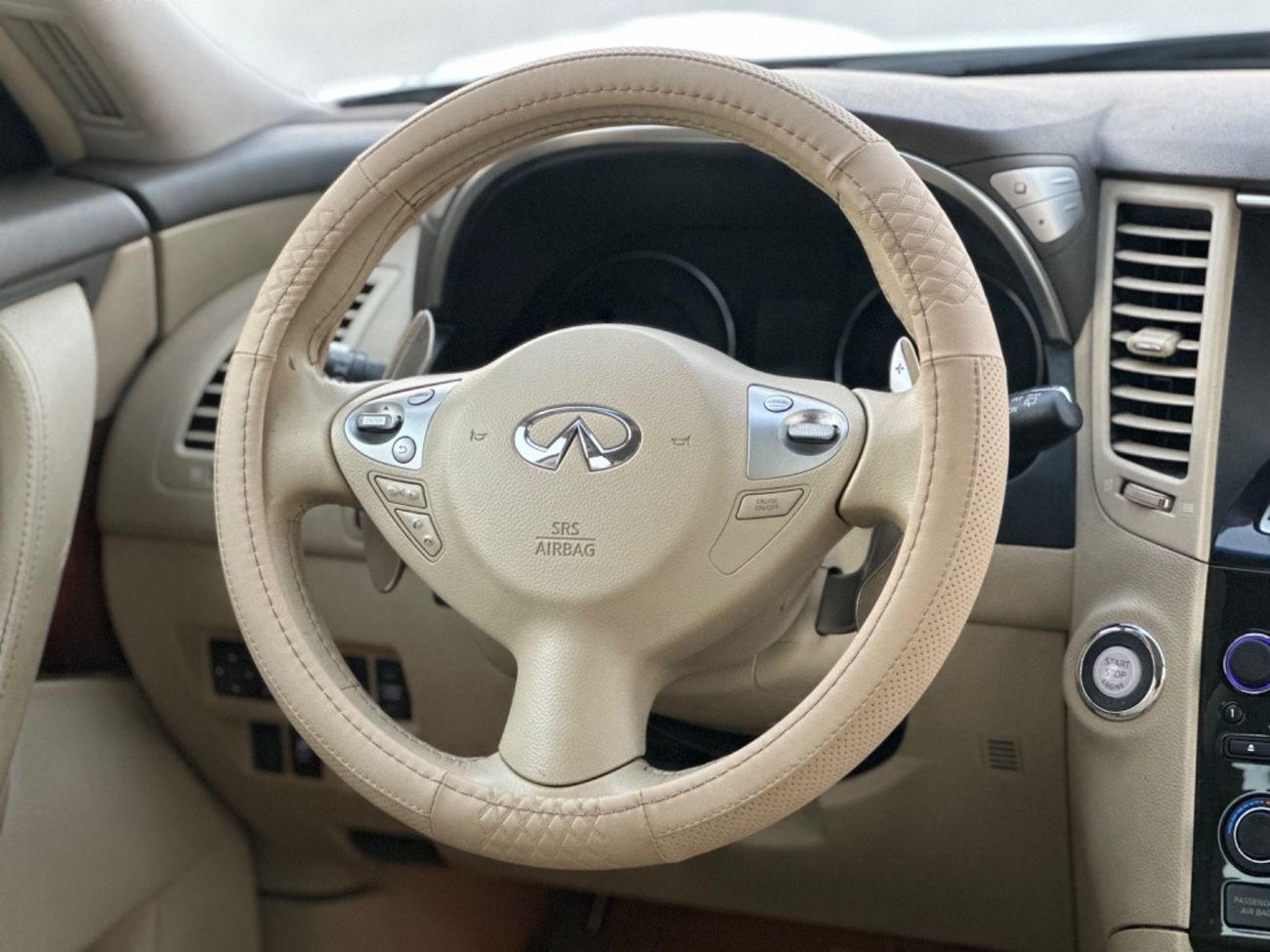 Infiniti QX70 MODEL 2017 GCC CAR PERFECT CONDITION INSIDE AND OUT SIDE FULL OPTION SUN ROOF LEATHER SEATS 5 camera