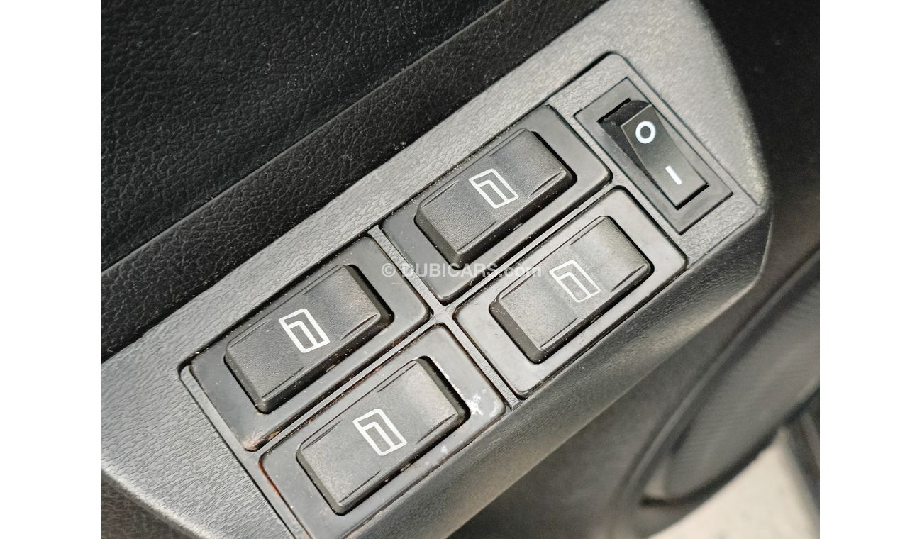 Toyota Hilux V4 / 2.7L / A/T / ALLOY RIMS / DVD / 4WD (LOT # 26722 )