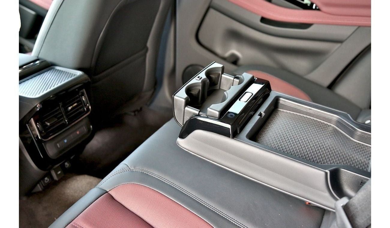 لاند روفر رانج روفر إيفوك P250 SE Dynamic 2025 EXPORT ONLY