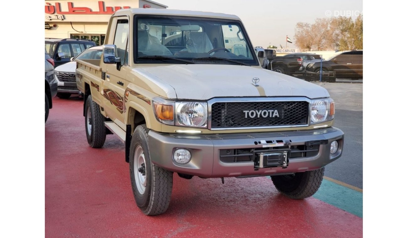 Toyota Land Cruiser Pick Up S/Cab M/T with Diff Lock& Winch