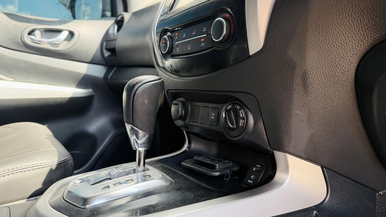 نيسان نافارا -