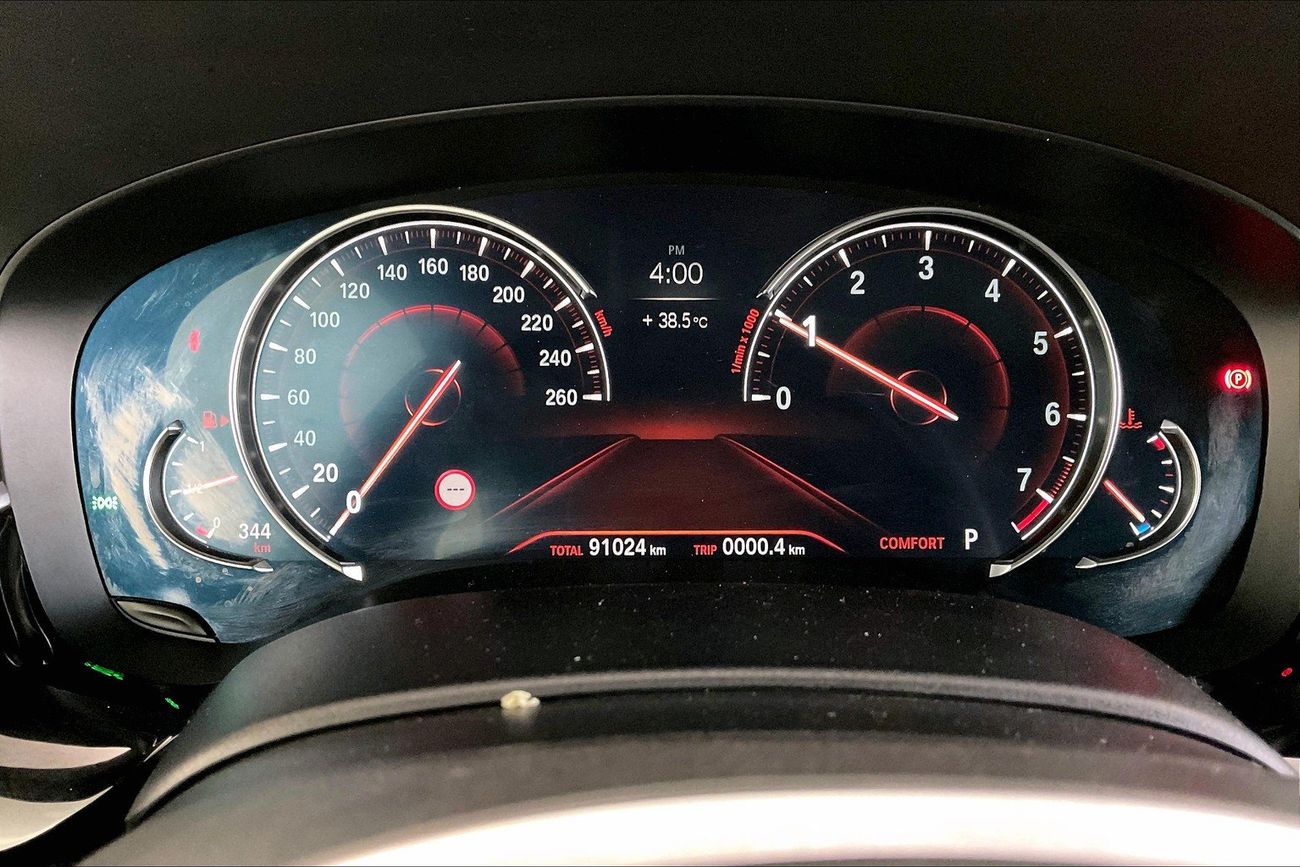 بي أم دبليو 530i Luxury + M Sport Package | شامل الضمان | 0 ﺪﻔﻋﺓ ﺃﻮﻟﻯ