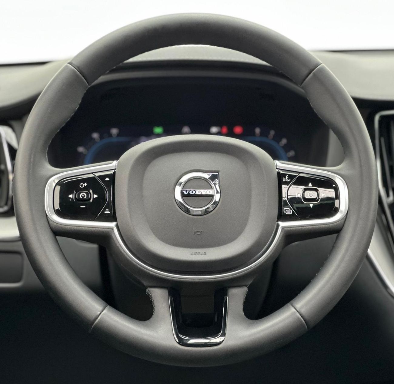 Volvo XC60 2023 Volvo XC60 B5 Ultimate Dark, 2027 Volvo Warranty, Volvo Service History, GCC