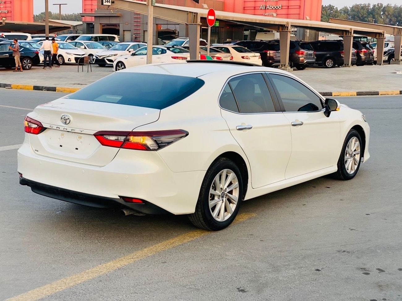 تويوتا كامري SE 2.5L (181 HP)