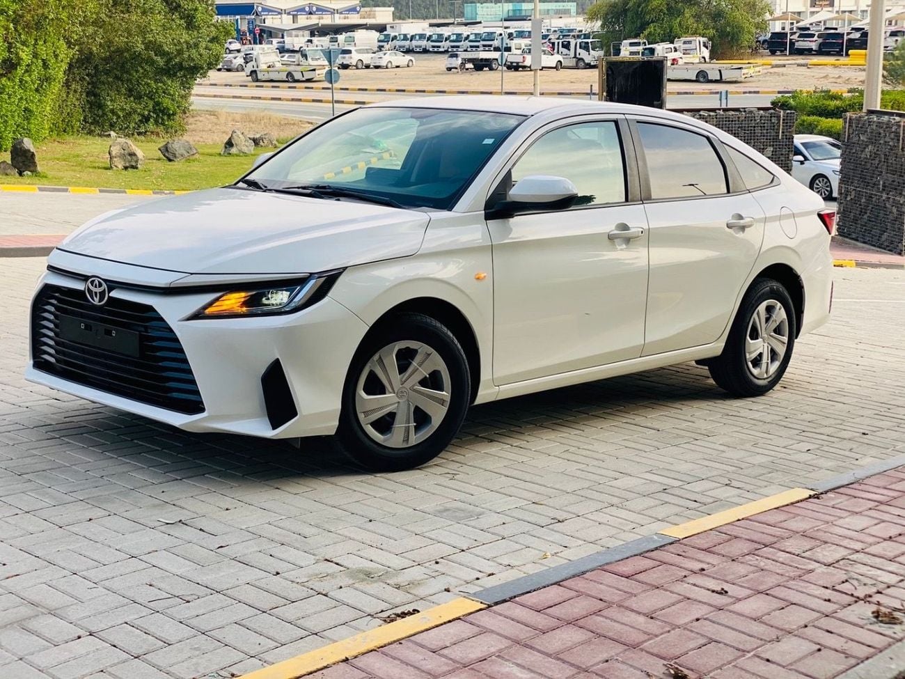 تويوتا يارس 1.5L E