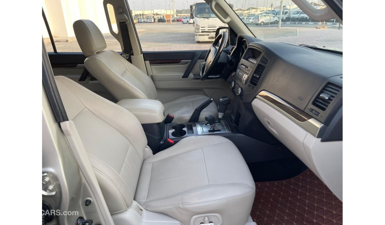 Mitsubishi Pajero Mitsubishi Pajero 2014 GCC, full option, absolutely no accidents, very clean inside and out