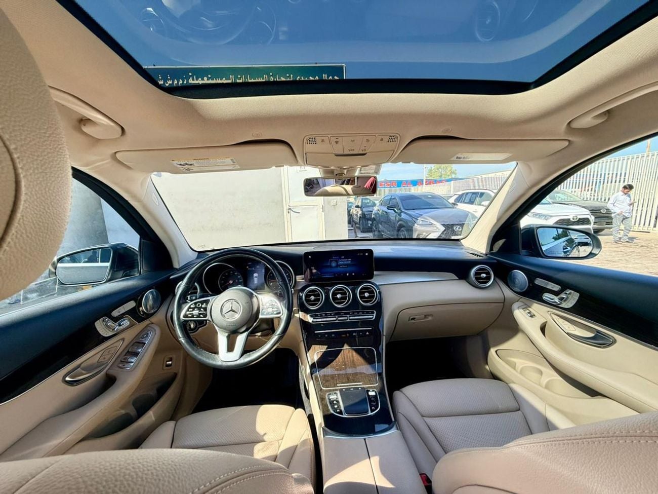 Mercedes-Benz GLC 300 4MATIC 2.0L 2020 Mercedes benz GLC C300 4matic 4x4 full option Panoramic roof. 360 cameras. Auto par