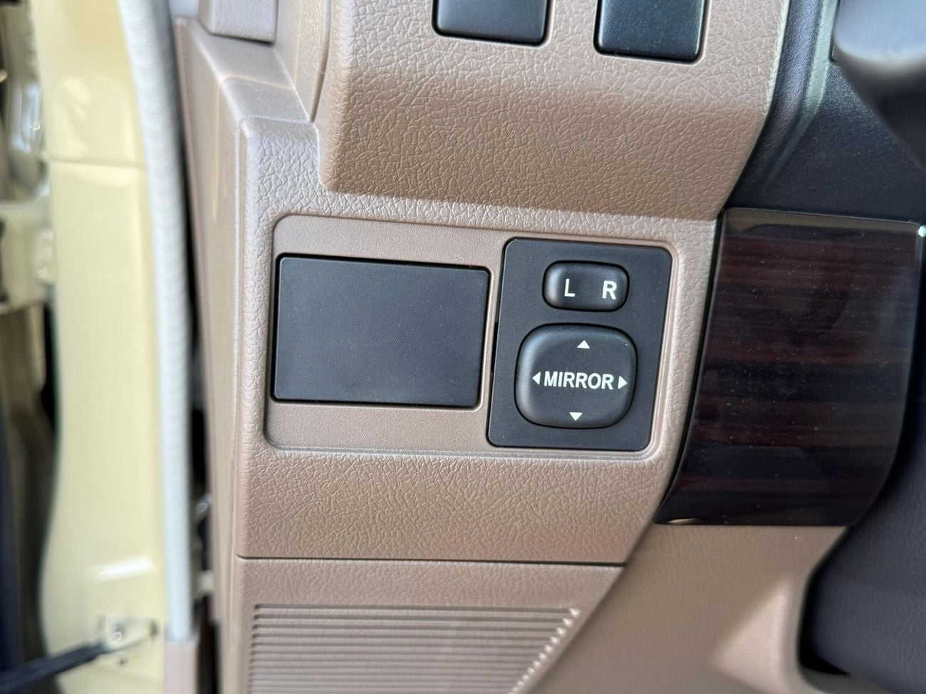 Toyota Land Cruiser Pick Up LC79 PICKUP 4.0L DOUBLE CAB FULL OPTION 4WD OMAN SPECS