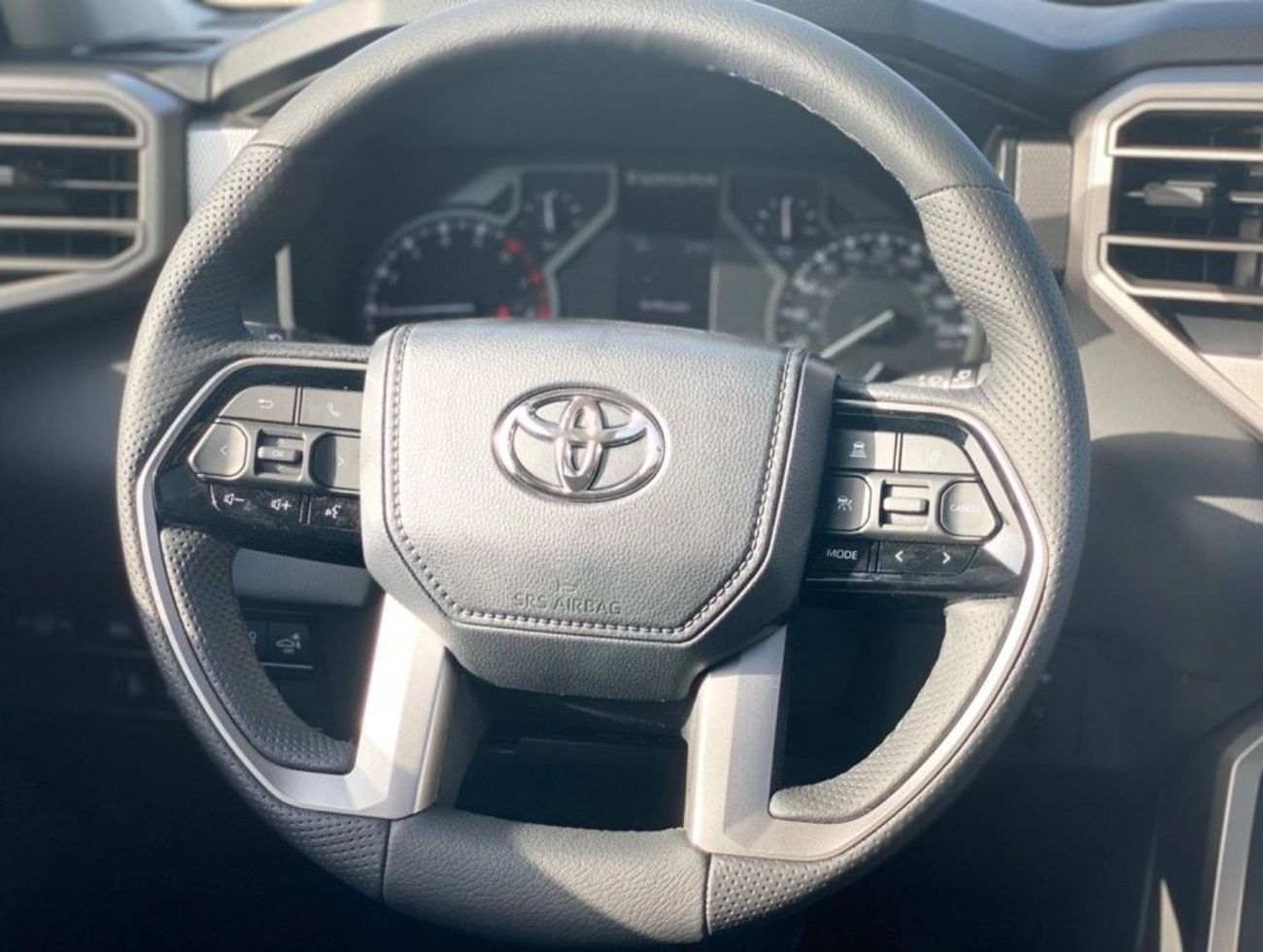 Toyota Tundra LIMITED 3.5 CAPSTONE HEV 4x4 CREW MAX. Brand New