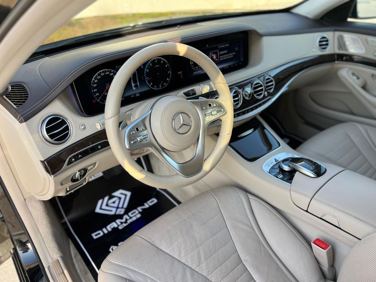 مرسيدس بنز S 560 Std 4.0L (469 HP) 4.0L (469 HP)