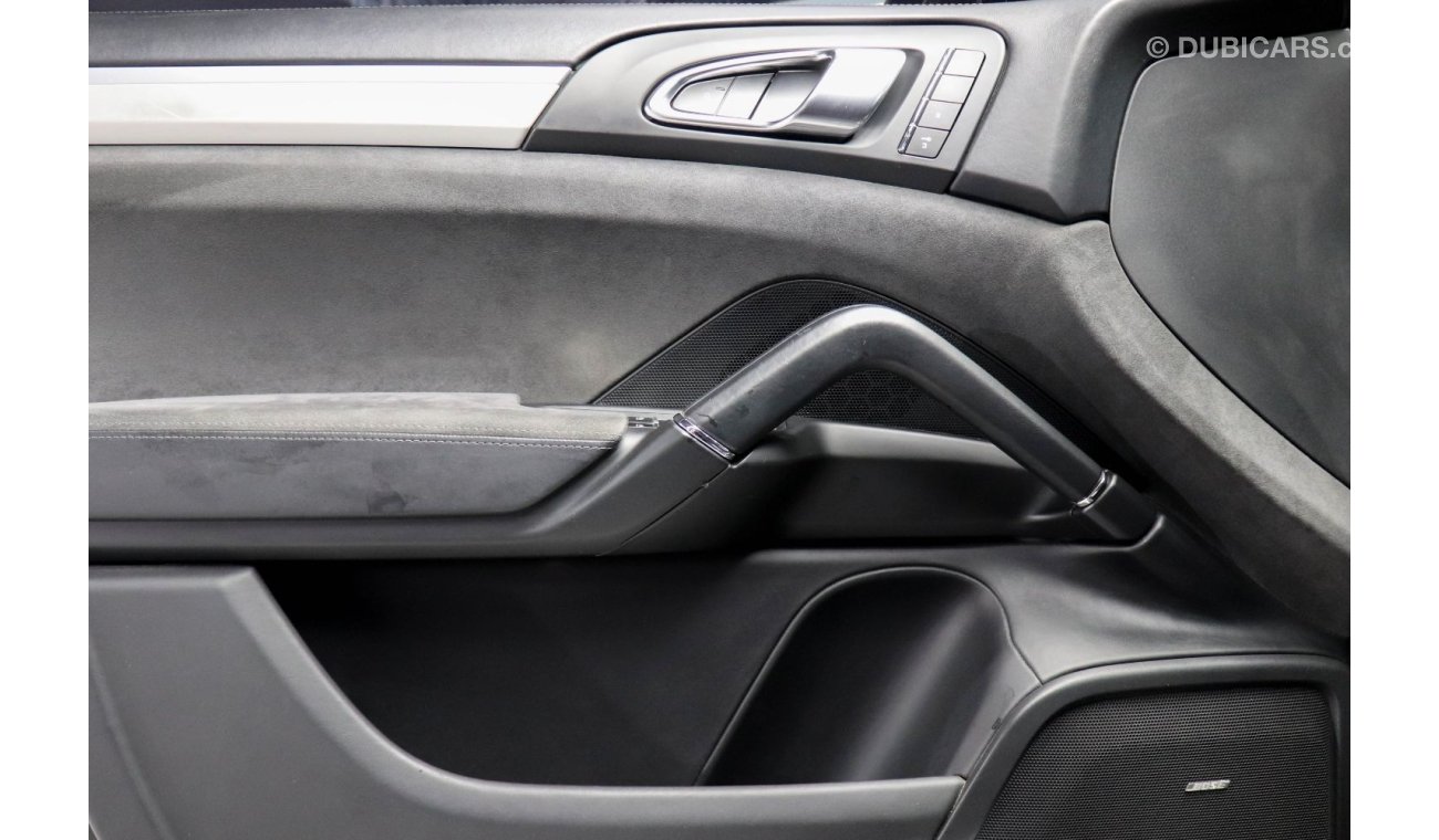 Porsche Cayenne Porsche Cayenne GTS 2014 GCC under Warranty with Flexible Down-Payment.